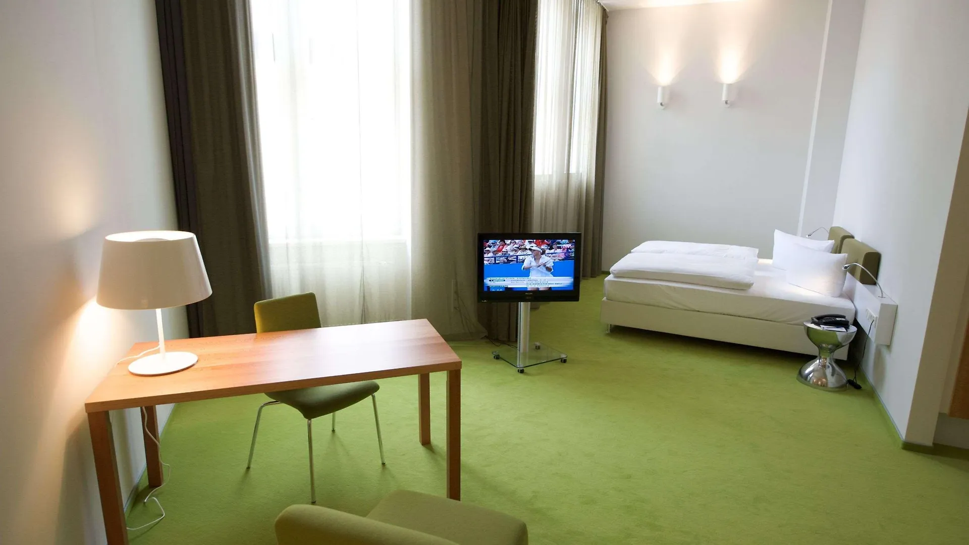 Отель Wyndham Garden Berlin Mitte